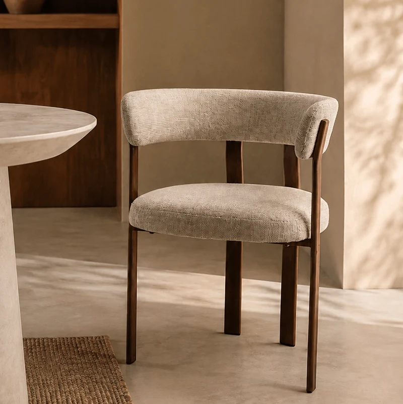 Sillón de comedor con brazos Soren tapizado premium efecto nogal