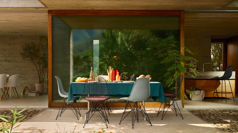 Eames Plastic Side Chair RE DSR