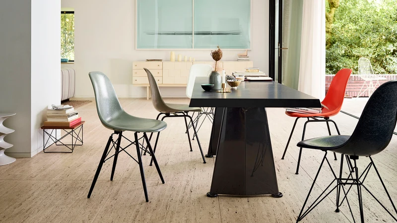 Eames Fiberglass Side Chair DSR
