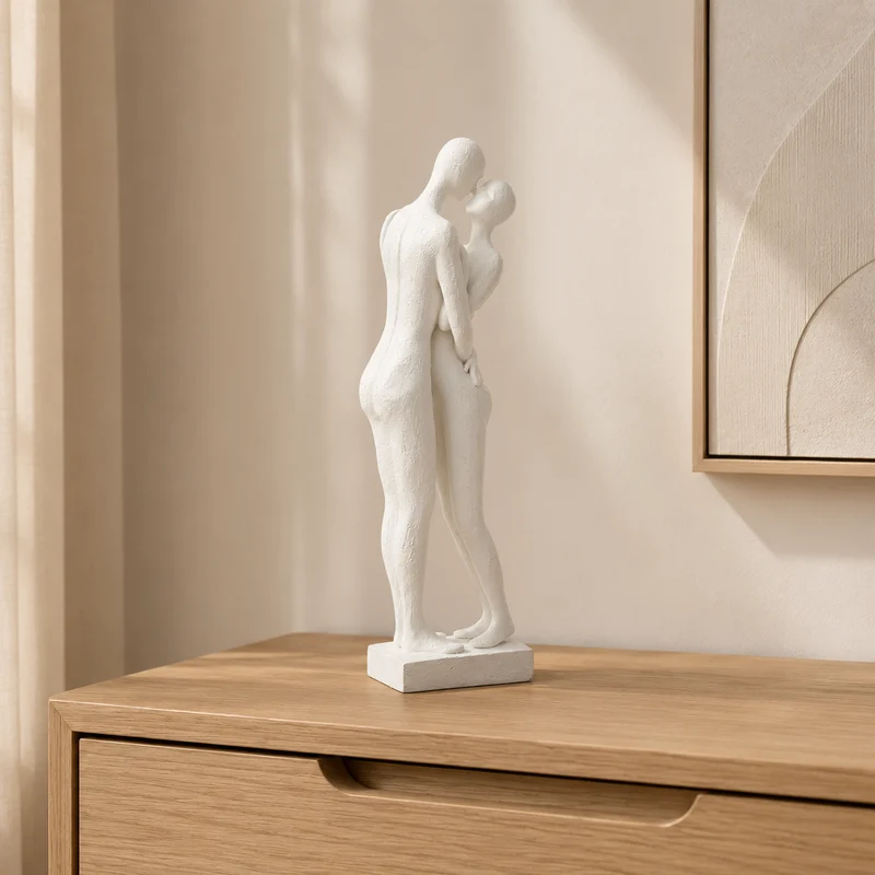 Statua decorativa coppia abbracciata in poliresina bianca – Rivi