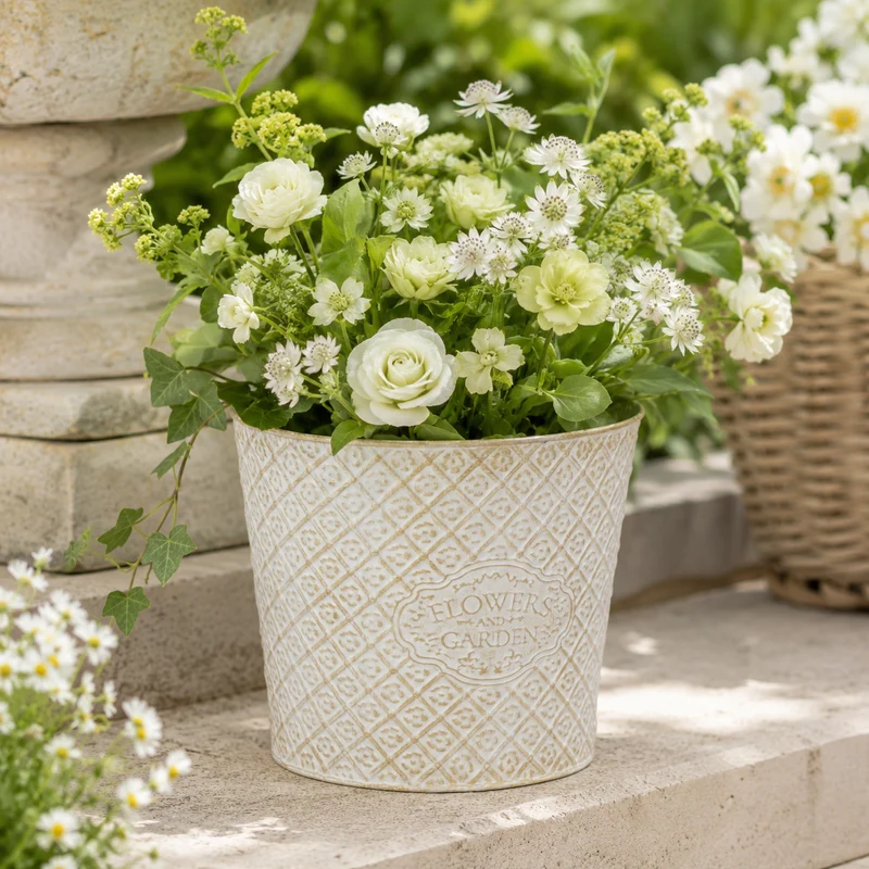 Cache-pot in metallo bianco con patina dorata misura large Ø 24,5 cm · H 22 cm – Tino