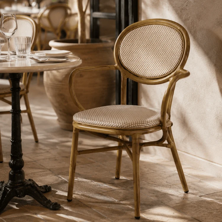 Silla parisina con brazos Rina textiline