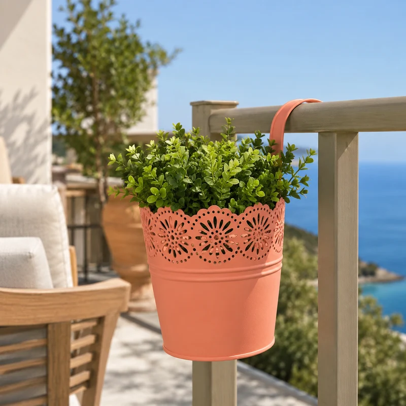 Fioriera pensile in zinco opaco con bordo traforato e gancio – arancio e terracotta