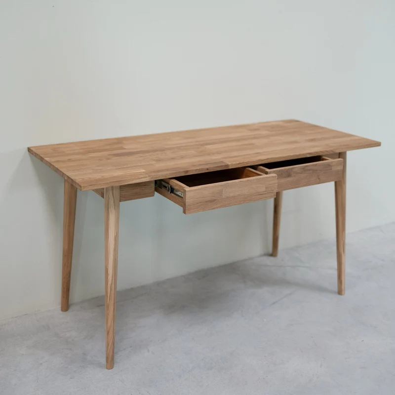 Scrivania in legno massello di rovere Escandi | NordicStory