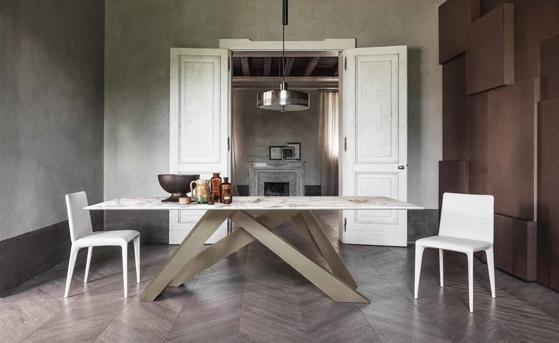 Tavolo BIG - Top Ceramica Finitura seta Macchia Vecchia / Piedi Metallo Ottone Opaco L.220 cm By Bonaldo