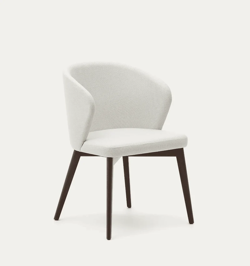 Sedia Darice in ciniglia beige e legno di faggio massiccio con finitura in noce FSC 100%