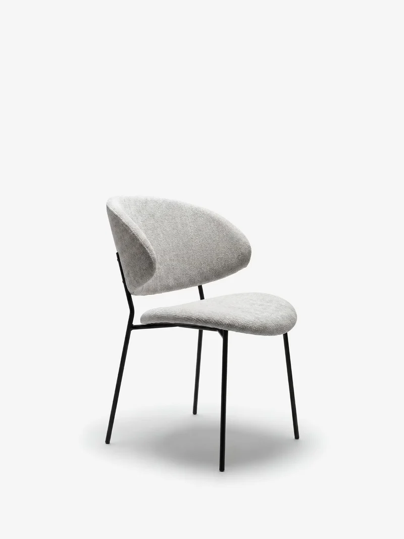 Bruma sedia in elegante tessuto goffrato e gambe in metallo nero - design minimalista e schienale avvolgente