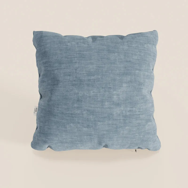 Sofia cuscino disponibile in diversi colori realizzato in morbido velluto nuvolato smacchiabile e impermeabile Easy Clean T35