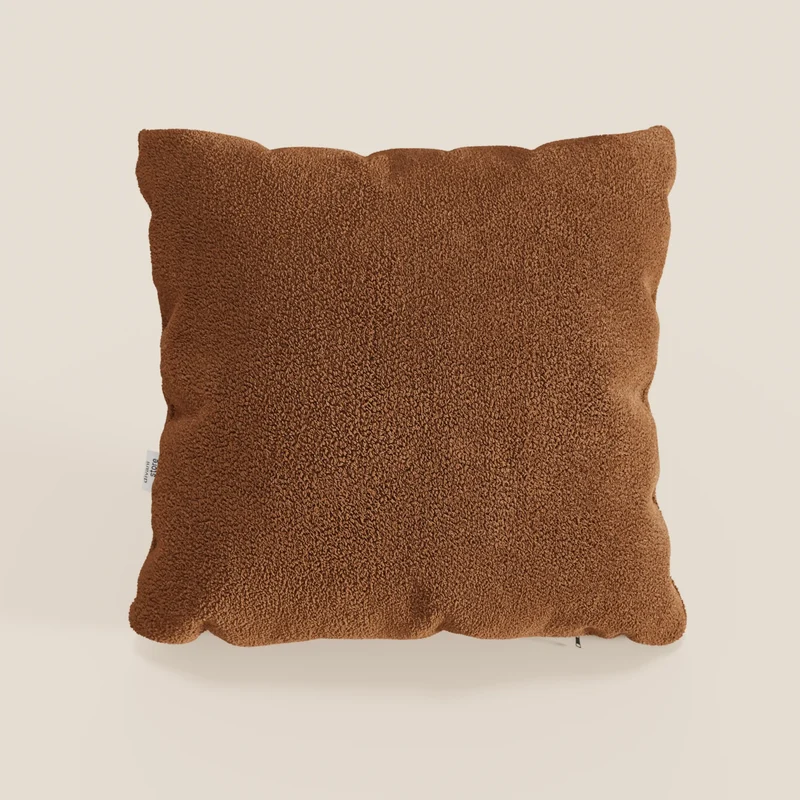 Favola cuscino disponibile in diversi colori realizzato in morbido bouclé impermeabile e smacchiabile T21.