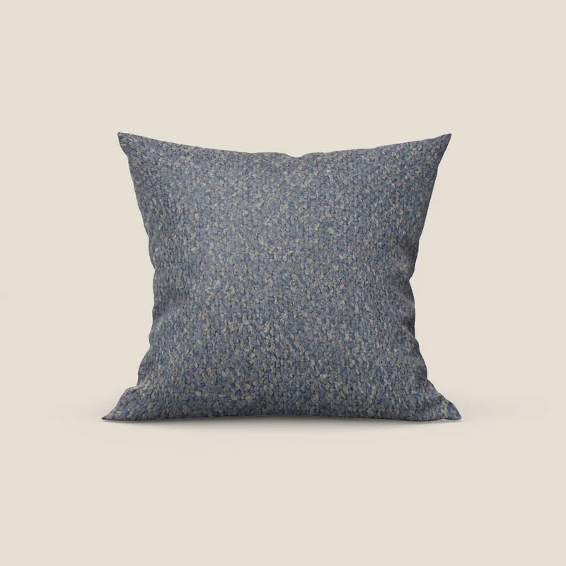 Sonic cuscino disponibile in diversi colori realizzato in pregiato bouclé smacchiabile T12 blu