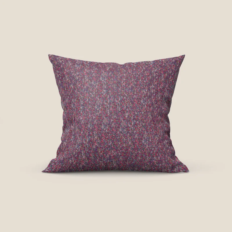 Sonic cuscino disponibile in diversi colori realizzato in pregiato bouclé smacchiabile T12 viola