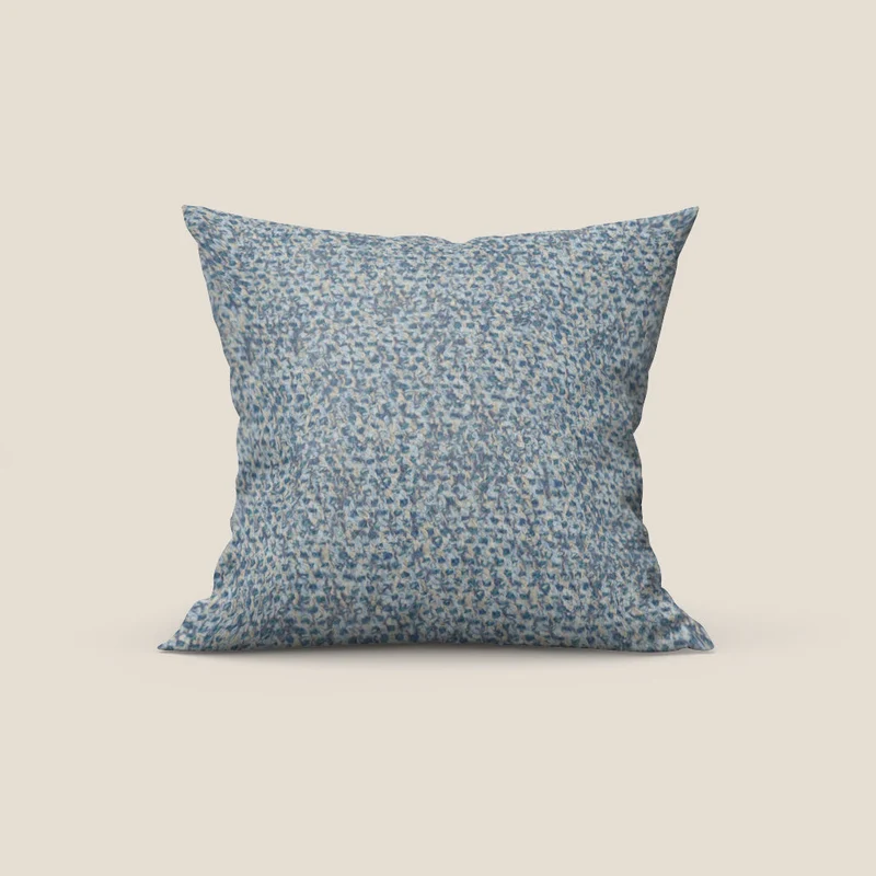 Sonic cuscino disponibile in diversi colori realizzato in pregiato bouclé smacchiabile T12 azzurro