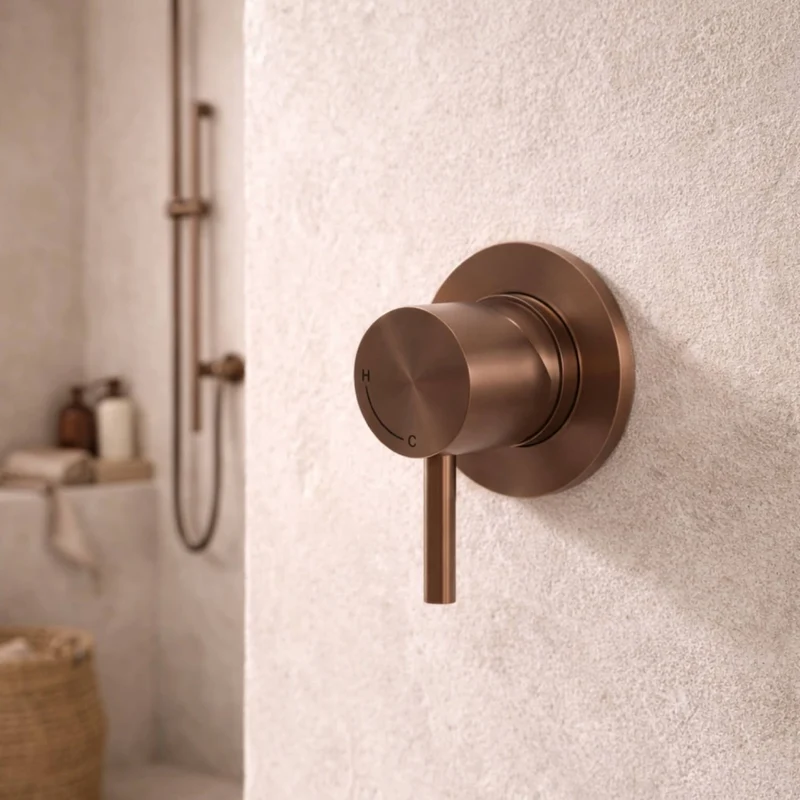SINED miscelatore a muro in acciaio inox 316L con finitura oro rosa progettato per interni ed esterni modello LEVANTE