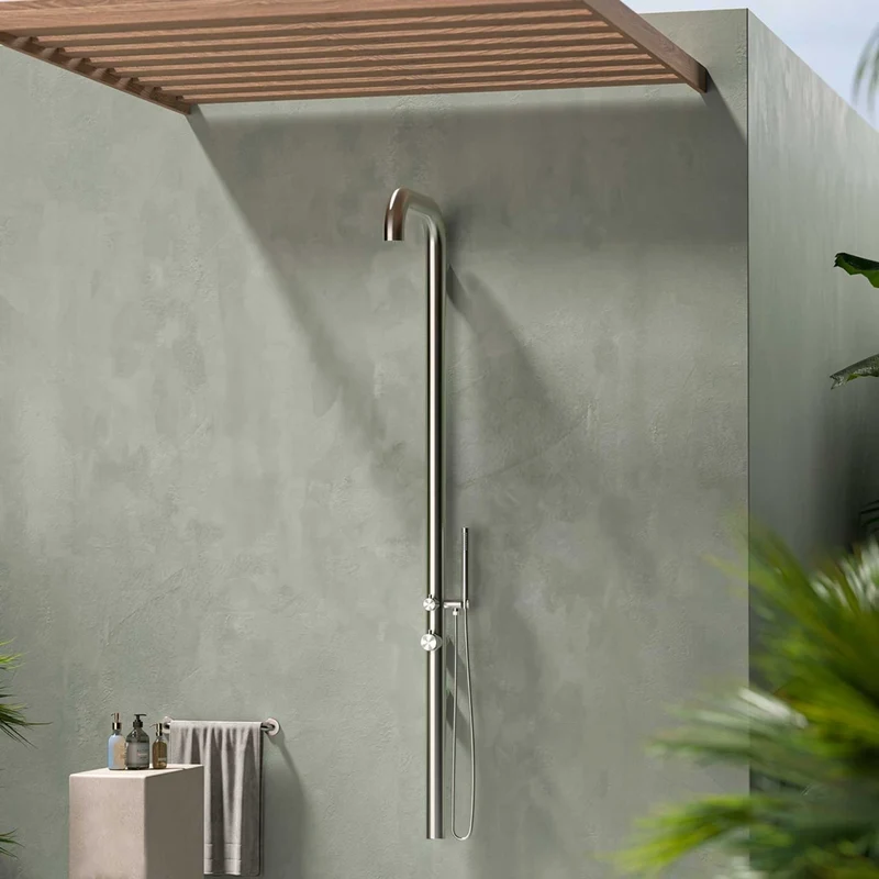Sined Doccia Giardino a Parete Inox Satinato in Acciaio 316L Nautico Resistente alla Corrosione e allUsura per Esterni - Modello Chia Parete Inox