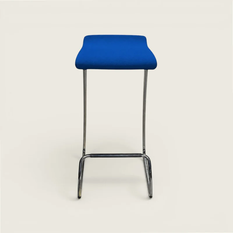 Orangebox: Sgabello da Bar Appollaiato in Blu - Ristrutturato