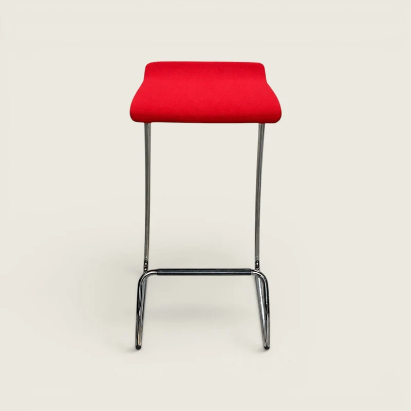 Orangebox: Sgabello da Bar Appollaiato in Rosso - Ristrutturato