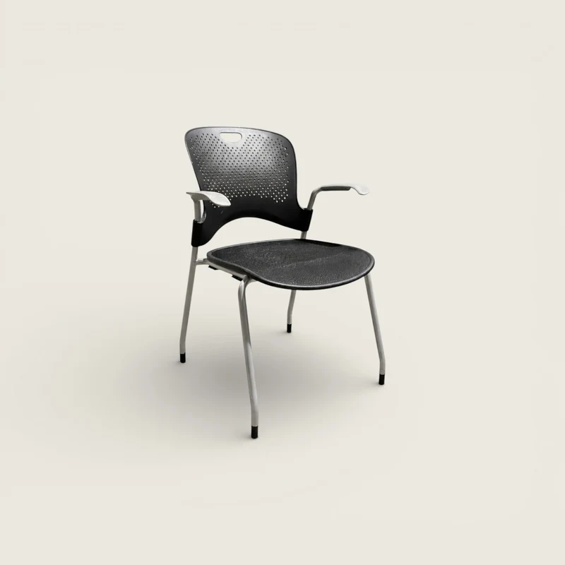 Herman Miller Sedia impilabile Caper - Schienale in plastica nera con seduta in rete nera e braccioli grigi - Ricondizionata