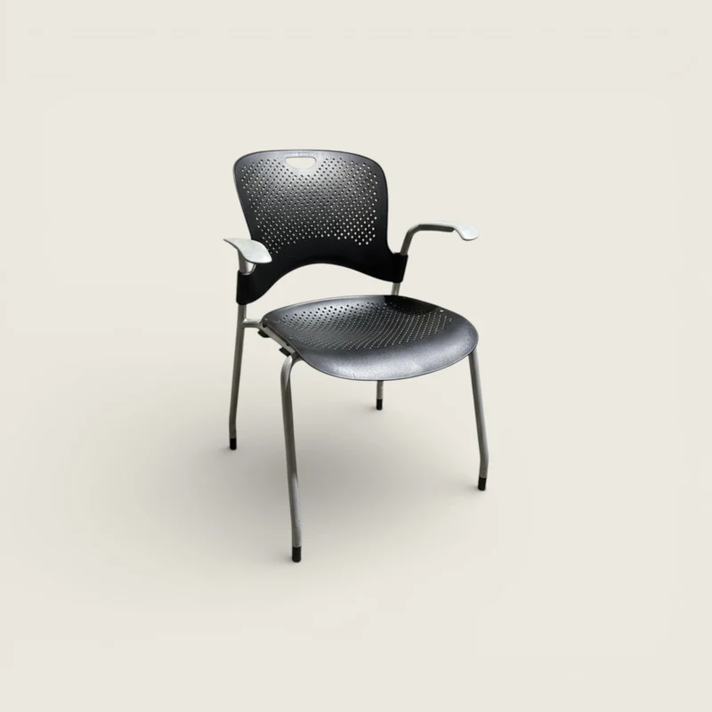 Herman Miller :⁠ Sedia impilabile Caper - Schienale nero con braccioli e seduta grigi - Ricondizionata