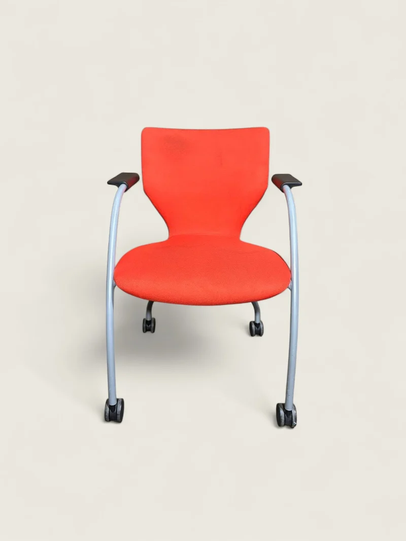 Orangebox: Sedia visitatore arancione con ruote - Ricondizionata