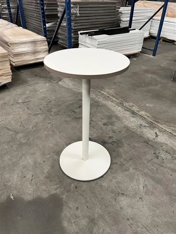 Orangebox: Poseur High Table - rinnovato
