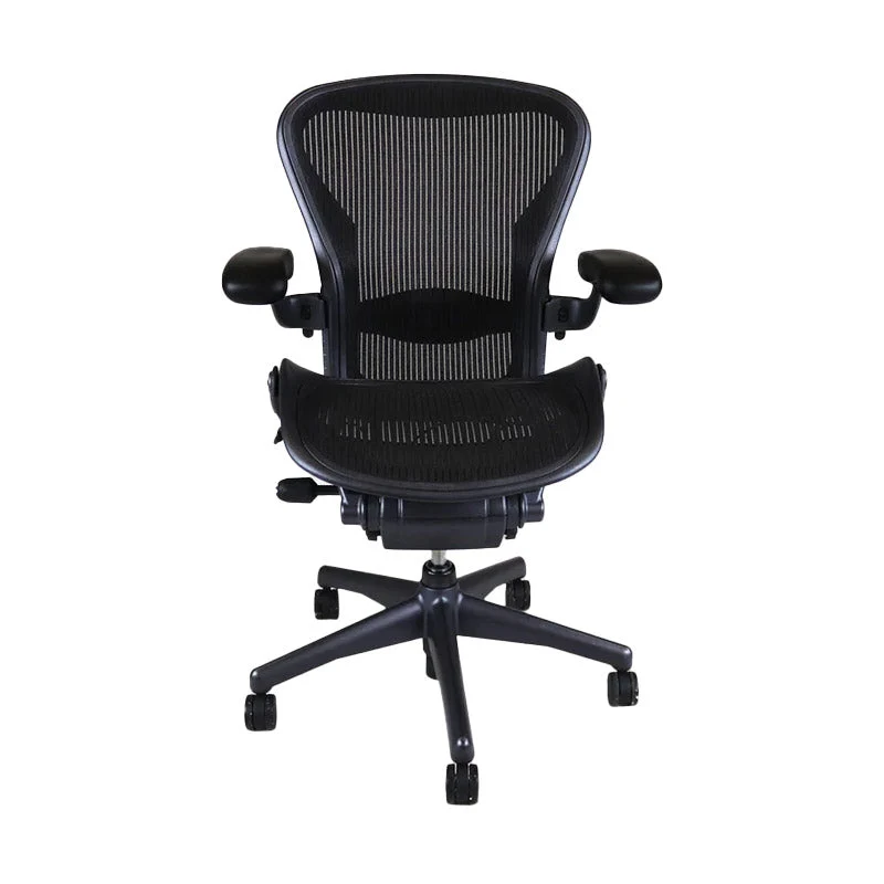 Herman Miller : Aeron - Size A - Bracciolo regolabile in altezza e inclinazione dello schienale (grafite) - Ricondizionato