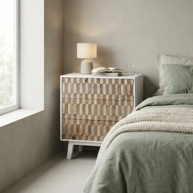 Cassettiera Alwyn con Frontali in Legno Scolpito