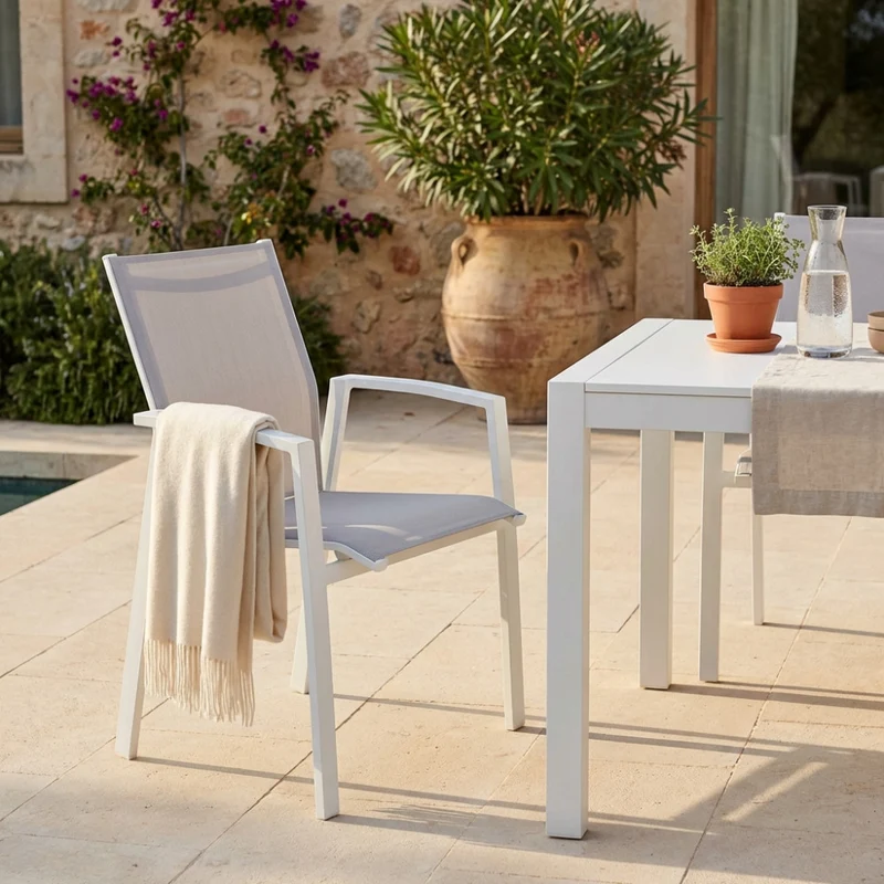 Poltrona Maili in Alluminio e Textilene Bianco Impilabile